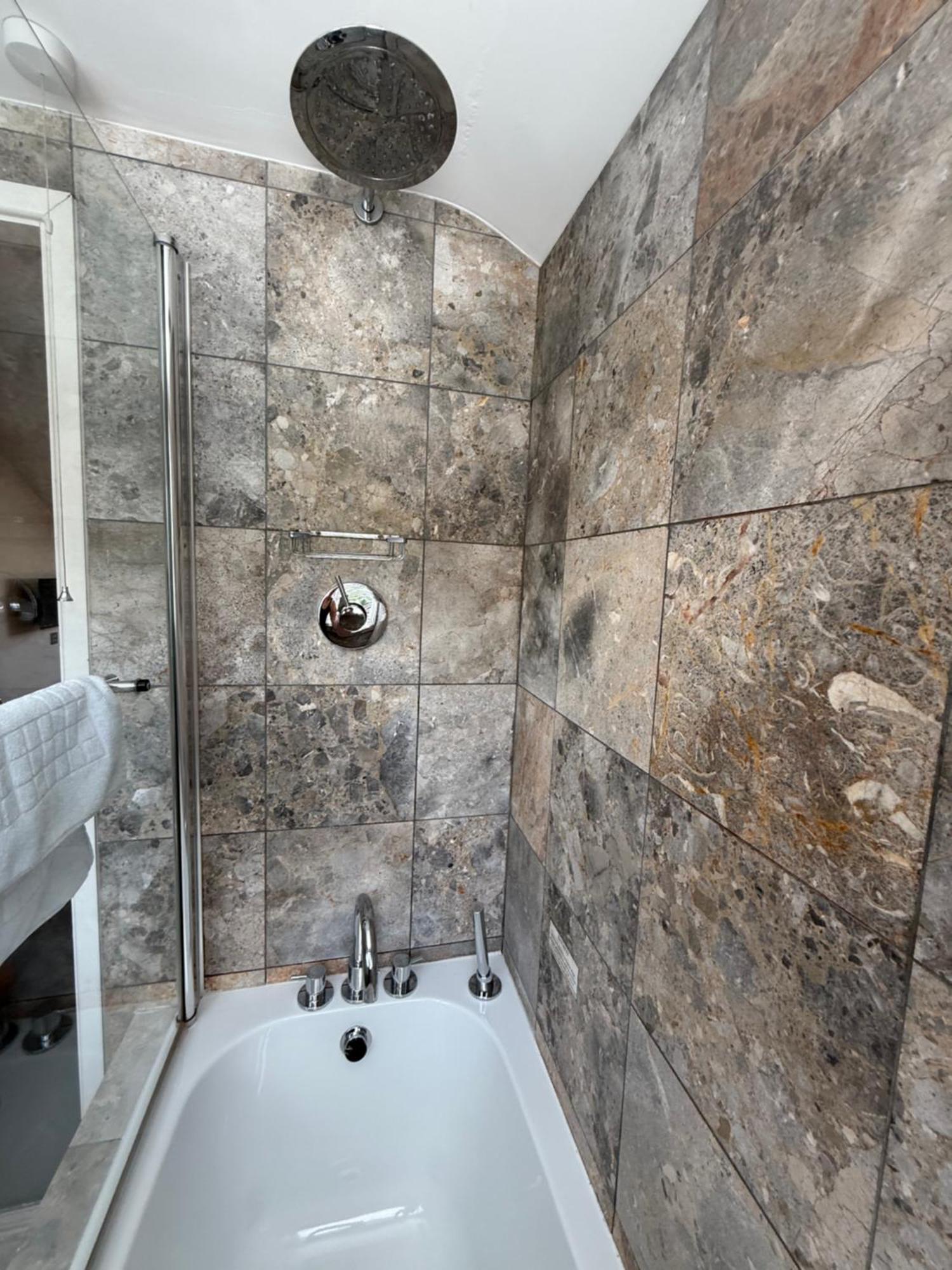 Barncroft Luxury 3*